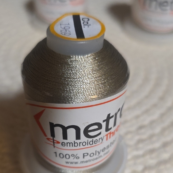 Metro Embroidery Thread Collection - Picture 5 of 6